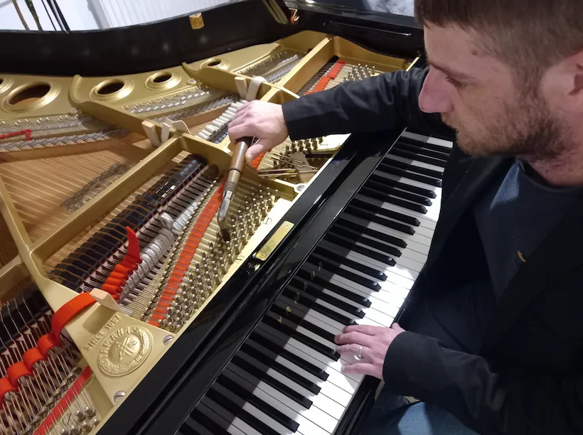 Pacor Simon, accordeur de piano